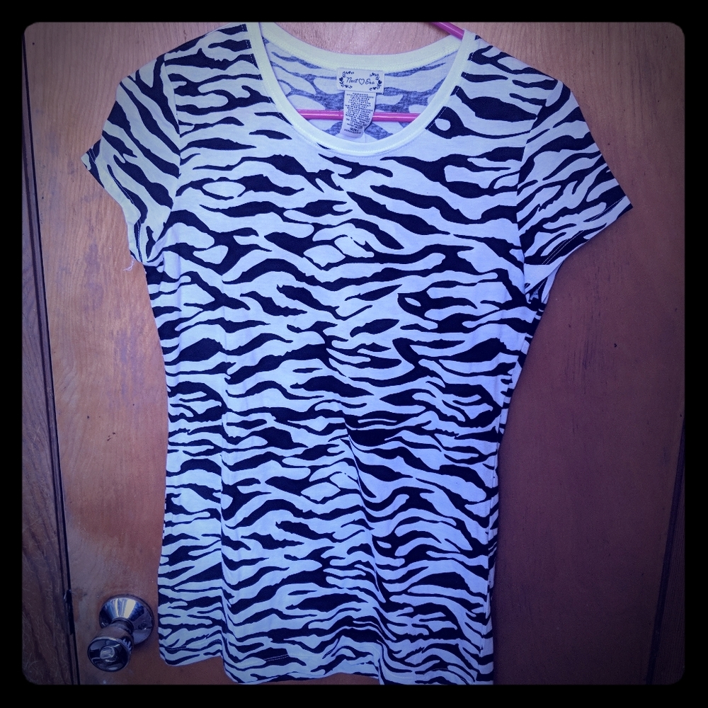 T-shirt with black and white zebra pattern
